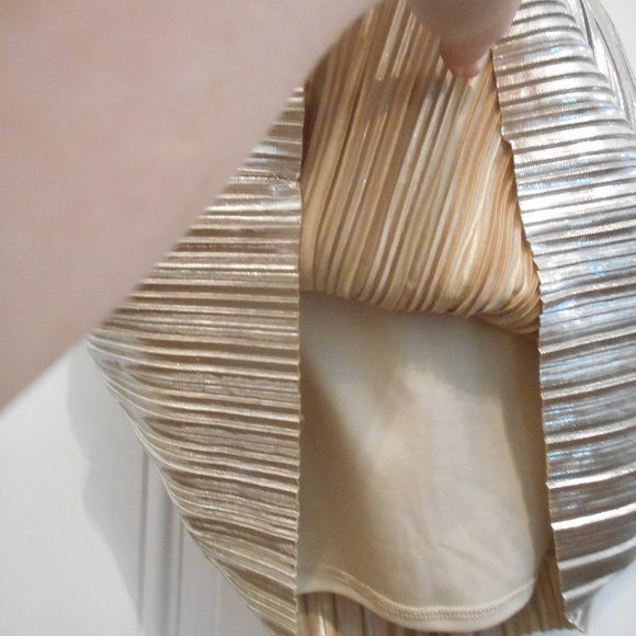 Forever 21 pleated gold lame skirt - Picture 3 of 4